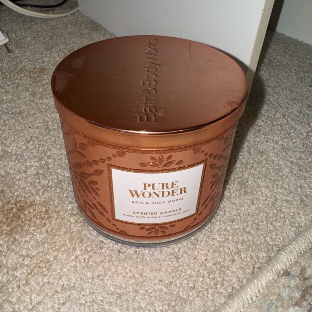Bath & Body Works 3-wick Candle - Pure Wonder